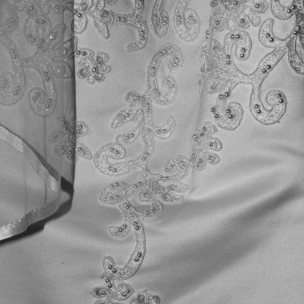 Wedding gown - Picture 5 of 6